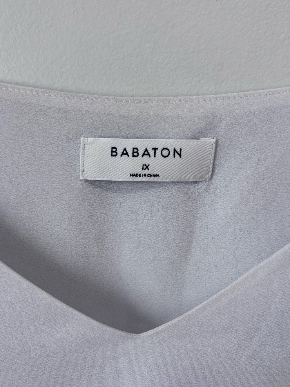 Babaton by Aritzia Murphy Short-Sleeve Crepe V-Neck Blouse | Size 1X - Picture 4 of 6